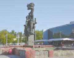 Ужасающий фонтан на Комсомольской площади