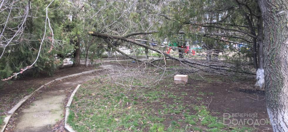 Волгодонск продолжает бороться с последствиями стихии