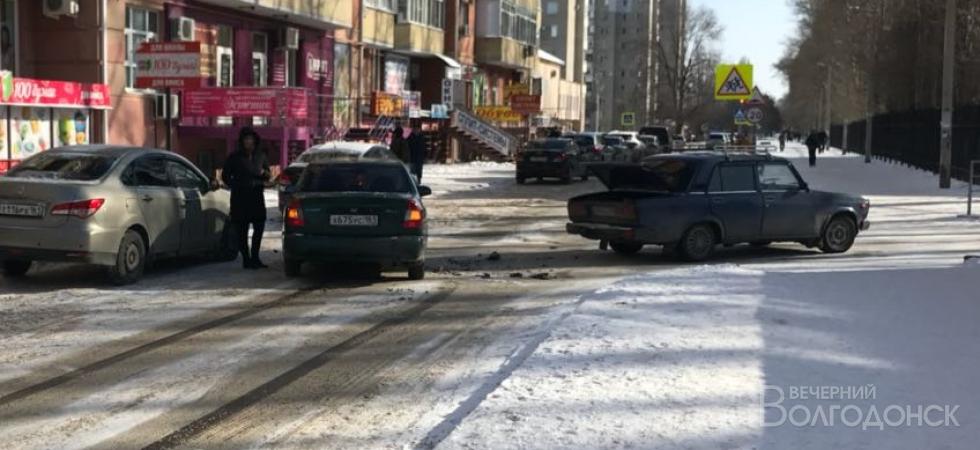 Из-за ДТП парализовалось движение в центре старой части Волгодонска