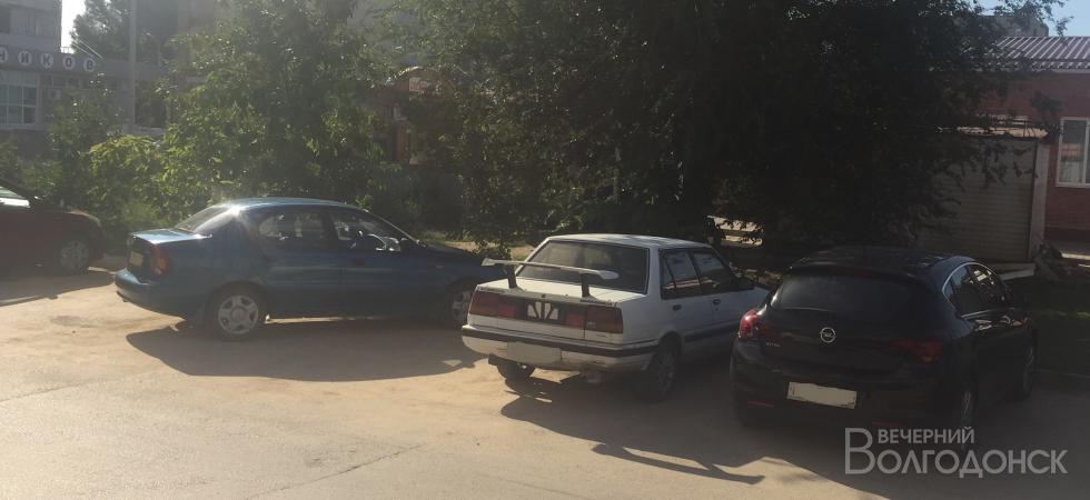 Крик души: Когда в Волгодонске люди начнут нормально парковаться?