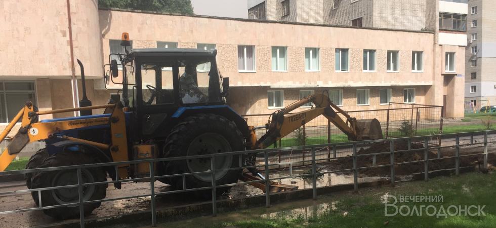 Из-за возможного обрушения дороги перекрыли центральную улицу Волгодонска
