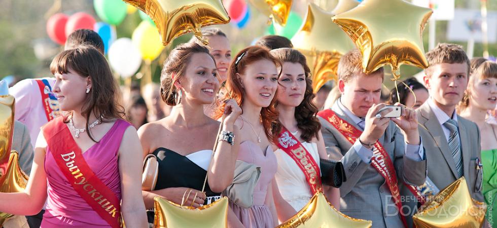 Волгодонские выпускники сделали подарок к юбилею Ростовской области