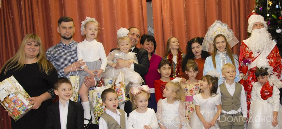 Молодые атомщики поздравили с Новым годом детей из реабилитационного центра «Аистёнок»