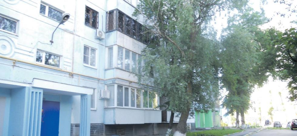 УК Волгодонска разукрасила старую девятиэтажку в десятки цветов