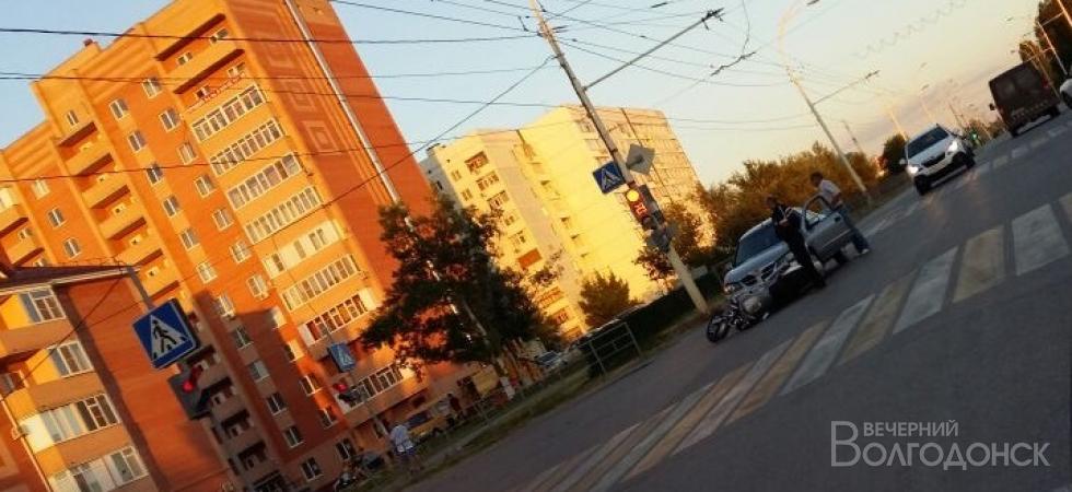 В Волгодонске на Энтузиастов сбили мотоциклиста