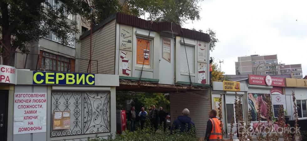 В Волгодонске начался демонтаж незаконно установленных павильонов
