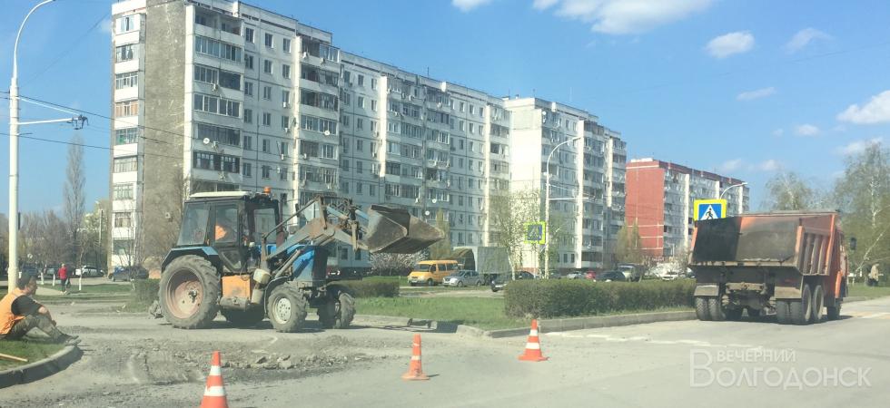 Начали ремонт одной из самых разбитых улиц Волгодонска