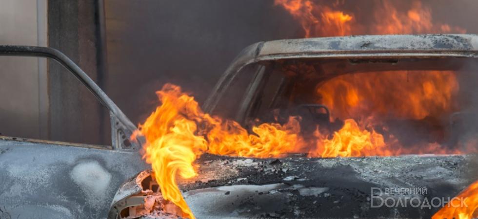 Цимлянск снова «прославился» сгоревшим автомобилем