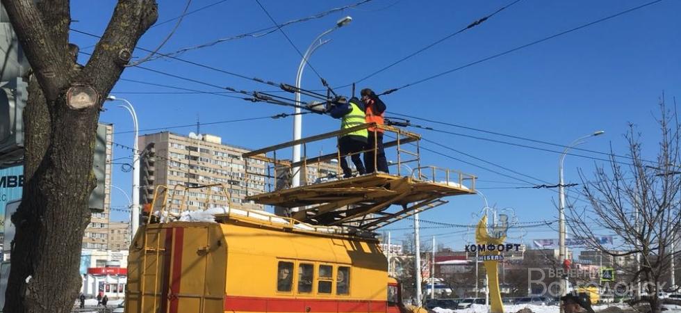 Из-за обрыва троллейбусной линии «встало» движение в центре Волгодонска