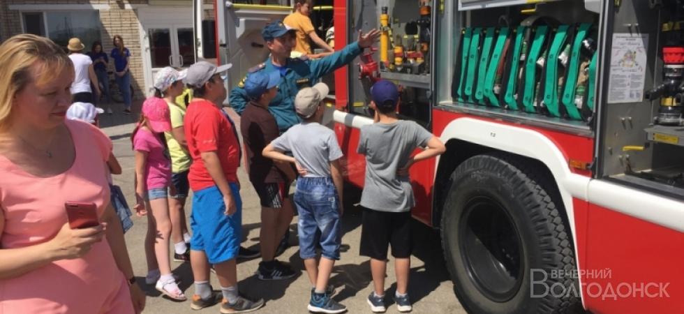 Школьники Волгодонска стали свидетелями реальной работы пожарных