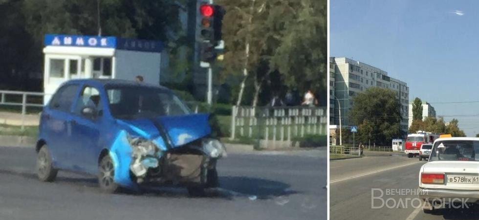 Из-за аварии в центре Волгодонска перекрыли две улицы