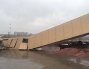 Шквалистый ветер повалил  стелу в центре Волгодонска