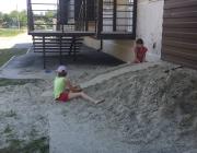 Вместо детской площадки – строительная