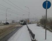 Из-за аварии иномарки и троллейбуса на мосту в Волгодонске пострадал человек